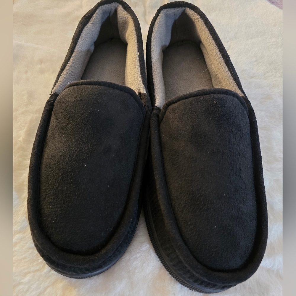 Classic Black Men's Slip-On Slippers - Picture 2 of 5